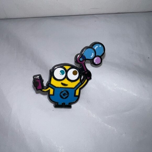Universal Studios Minion Numbered Pin - Picture 2 of 11